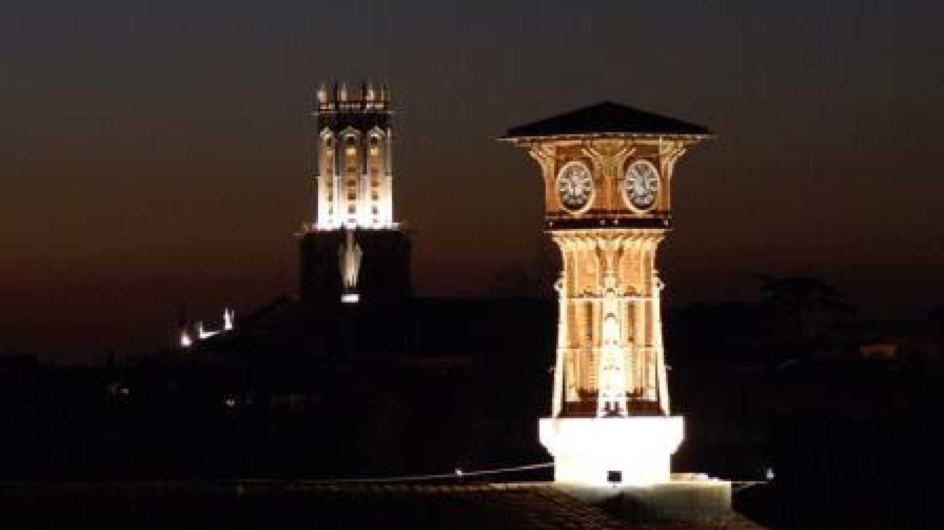 Horloge de l'école et clocher